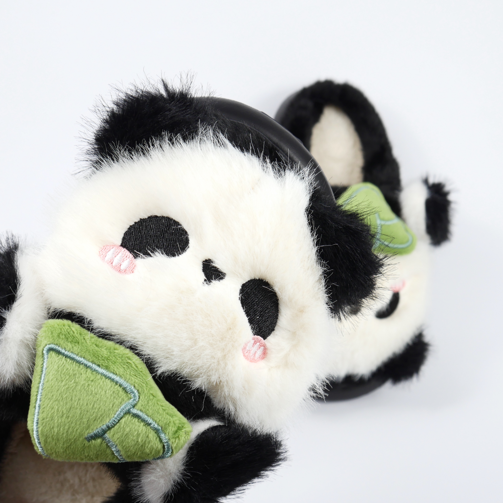 Детские домашние тапочки «Зверята» из эко-меха (Черно-белые панда)