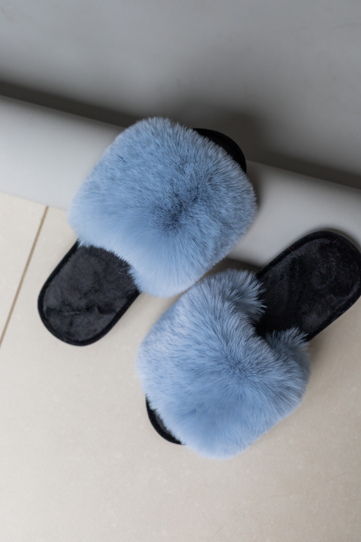 Жіночі домашні капці Halluci з хутра блакитно-чорні