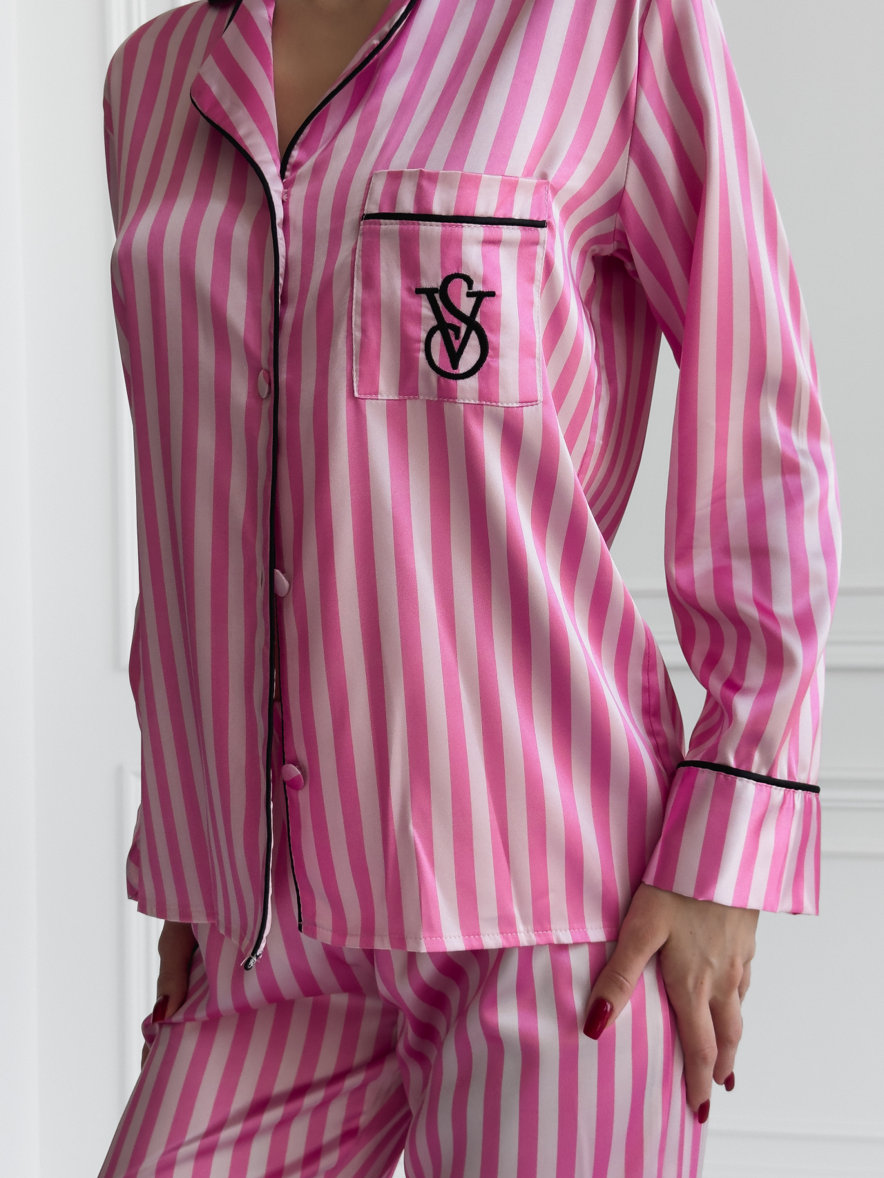 Жіноча сатинова піжама в рожеву смужку — домашній комплект штани + сорочка