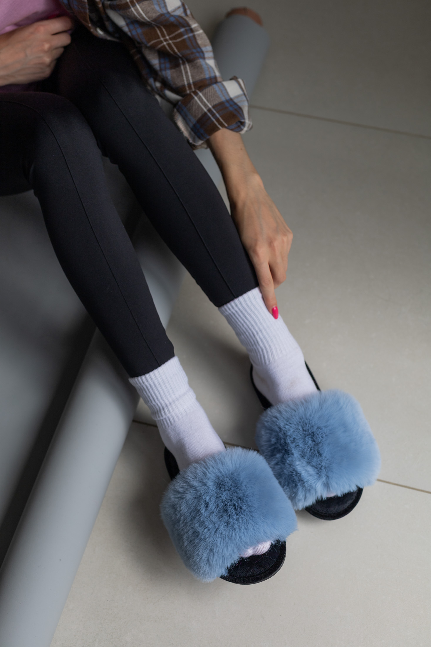 Жіночі домашні капці Halluci з хутра блакитно-чорні