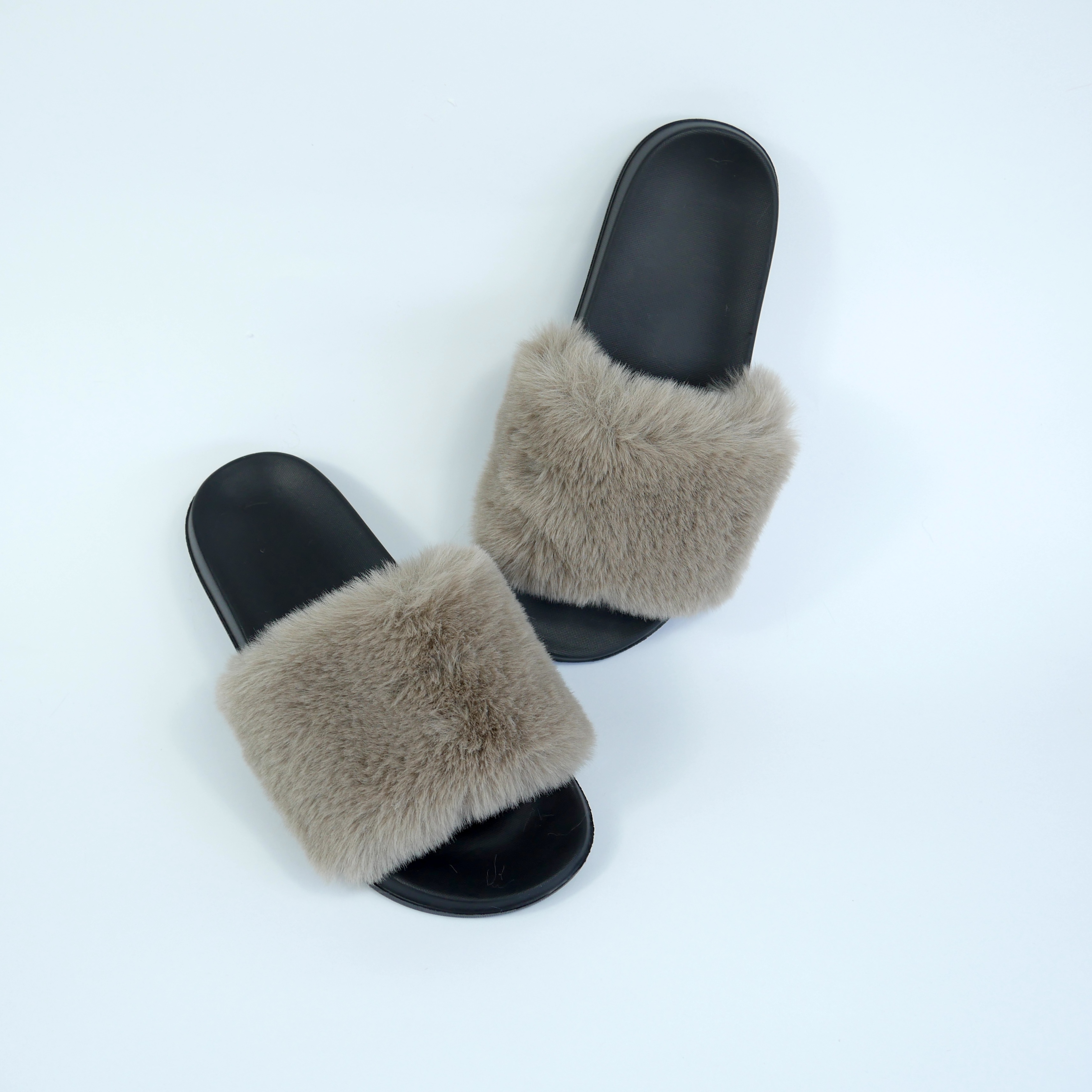 Жіночі тапочки для вулиці, бежеві — на резиновій підошві