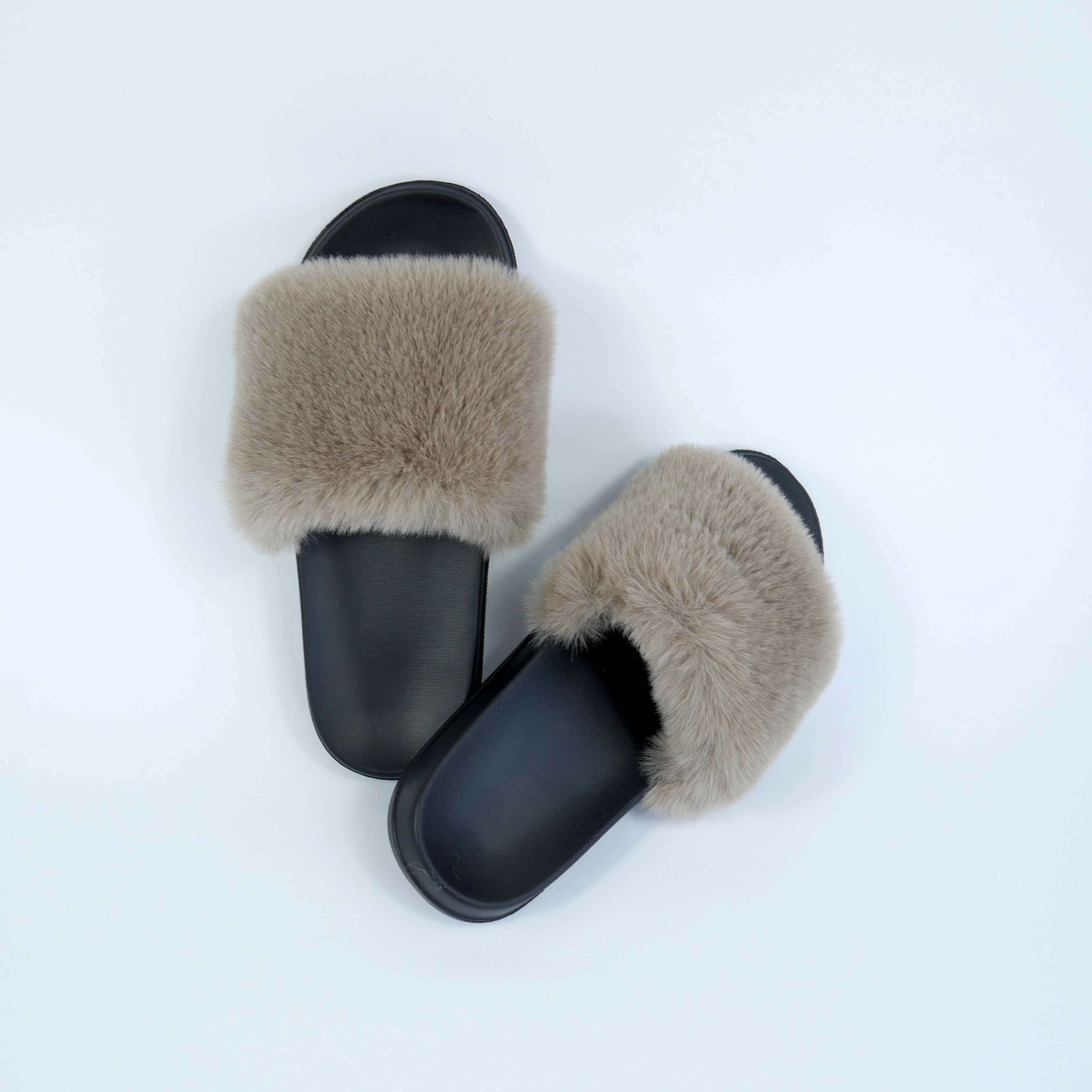 Жіночі тапочки для вулиці, бежеві — на резиновій підошві