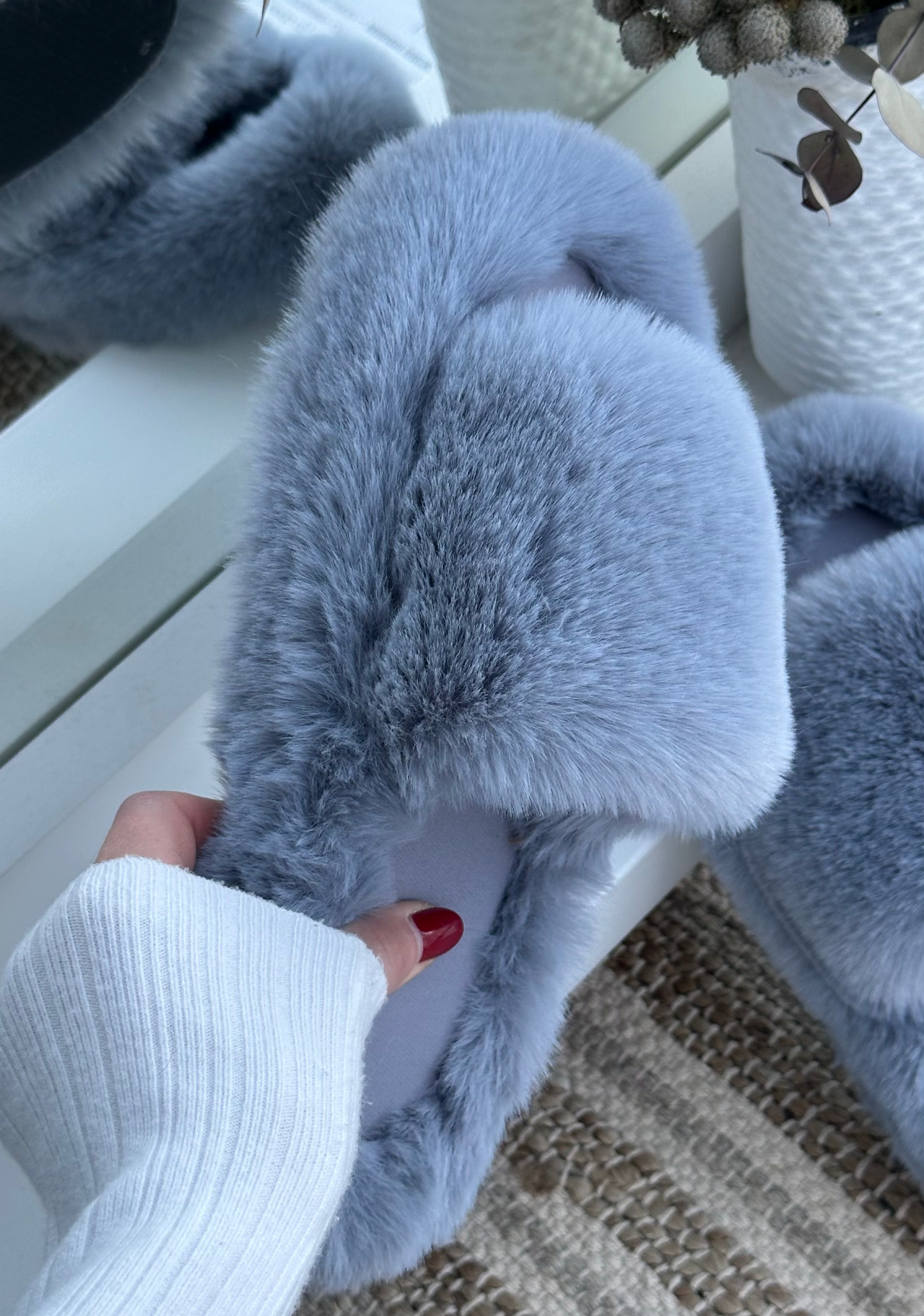 Чому саме сірі тапки?