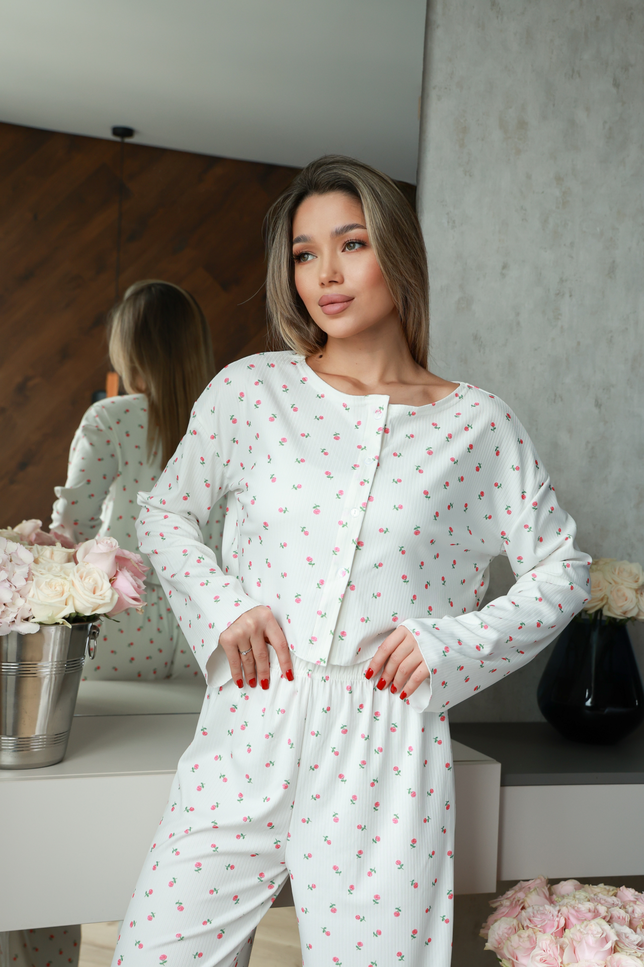 Жіноча повсякденна піжама вільного крою з принтом вишні — комплект штани + кофтинка