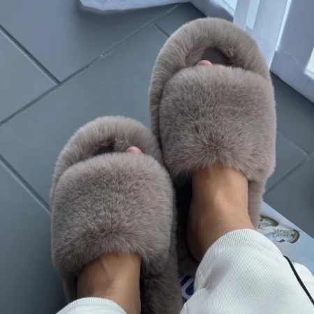 Трендові жіночі тапки Luxury з еко-хутра на платформі в Бежевому кольорі