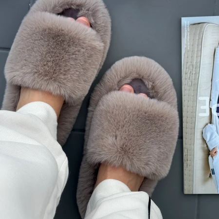 Трендові жіночі тапки Luxury з еко-хутра на платформі в Бежевому кольорі