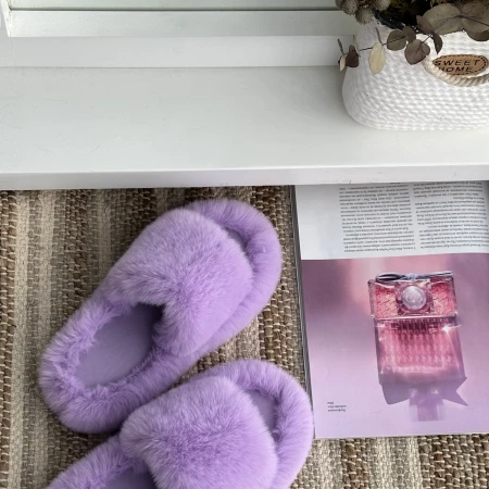 Трендові жіночі тапки Luxury з еко-хутра на платформі в Фіолетовому кольорі