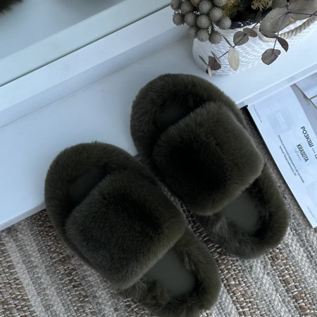 Жіночі домашні пухнасті капці Luxury з відкритим носком у темно-зеленому кольорі