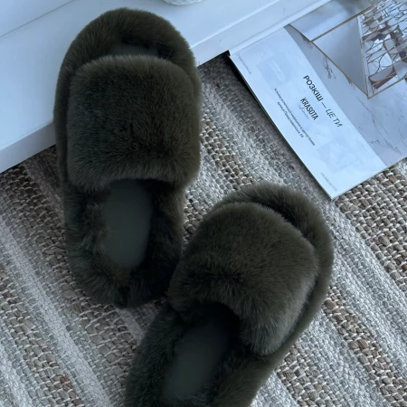 Жіночі домашні пухнасті капці Luxury з відкритим носком у темно-зеленому кольорі