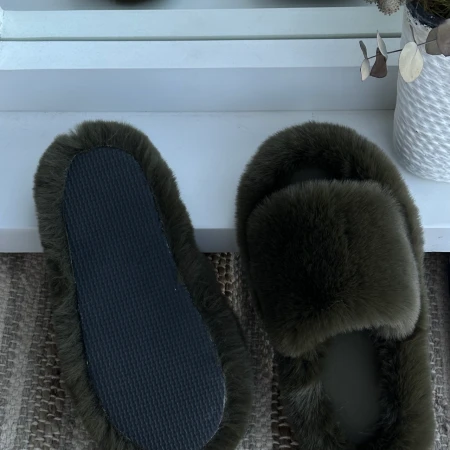 Жіночі домашні пухнасті капці Luxury з відкритим носком у темно-зеленому кольорі