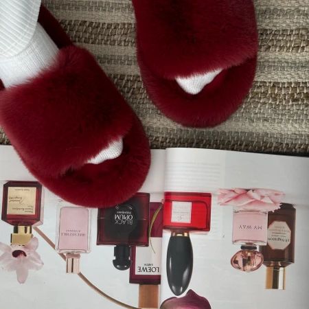 Жіночі домашні пухнасті капці Luxury з відкритим носком у Бордовому кольорі