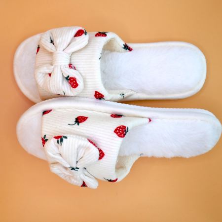 Жіночі домашні капці Strawberry Dream молочні