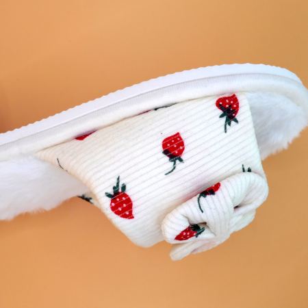 Жіночі домашні капці Strawberry Dream молочні