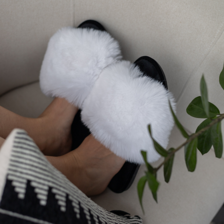 Жіночі домашні капці Halluci з хутра у біло-чорному кольорі