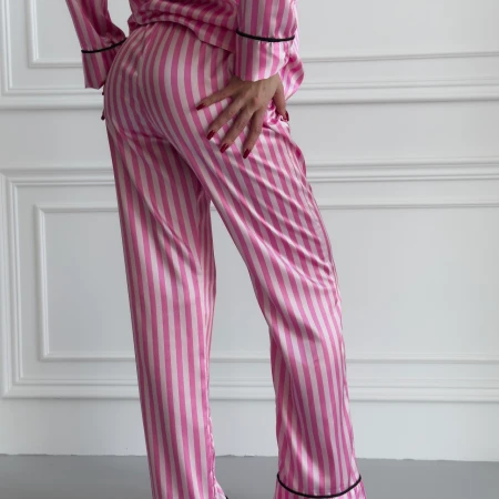 Жіноча сатинова піжама в рожеву смужку — домашній комплект штани + сорочка