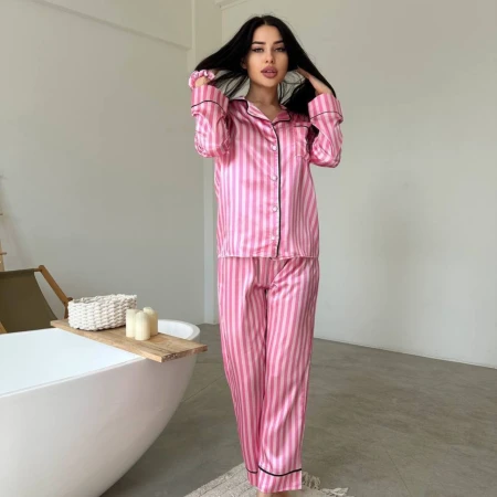 Жіноча сатинова піжама в рожеву смужку — домашній комплект штани + сорочка