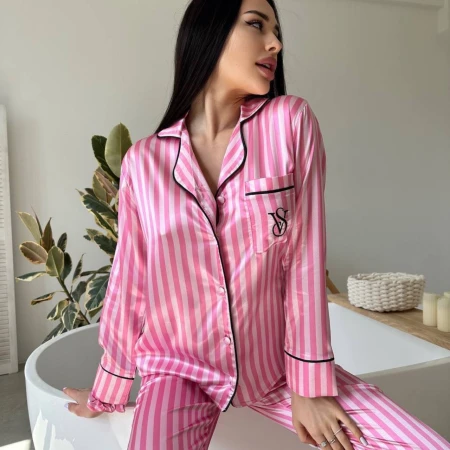 Жіноча сатинова піжама в рожеву смужку — домашній комплект штани + сорочка