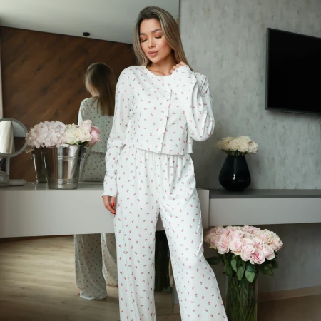 Жіноча повсякденна піжама вільного крою з принтом вишні — комплект штани + кофтинка