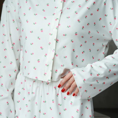 Жіноча повсякденна піжама вільного крою з принтом вишні — комплект штани + кофтинка