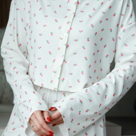 Жіноча повсякденна піжама вільного крою з принтом вишні — комплект штани + кофтинка