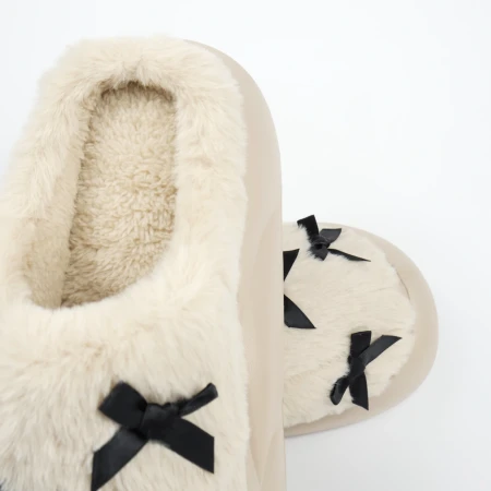 Жіночі домашні капці з бантиками у бежевому кольорі