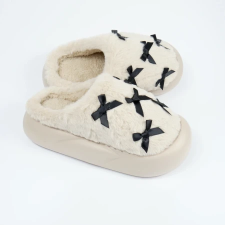 Жіночі домашні капці з бантиками у бежевому кольорі