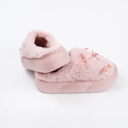 Жіночі домашні капці з бантиками у рожевому кольорі