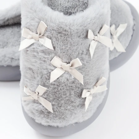 Жіночі домашні капці з бантиками у сірому кольорі