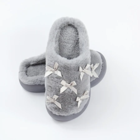 Жіночі домашні капці з бантиками у сірому кольорі