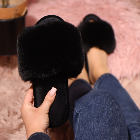 Жіночі домашні капці Halluci з хутра у чорному кольорі