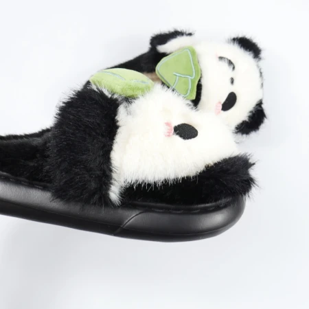 Дитячі кімнатні капці «Звірятка» з еко-хутра (Чорно-білі панда)
