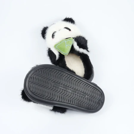 Дитячі кімнатні капці «Звірятка» з еко-хутра (Чорно-білі панда)