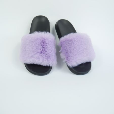 Вот как правильно называются такие тапочки на русском языке для поиска или покупки:  Основные варианты названий: Женские уличные тапочки на резиновой подошве, фиолетовые