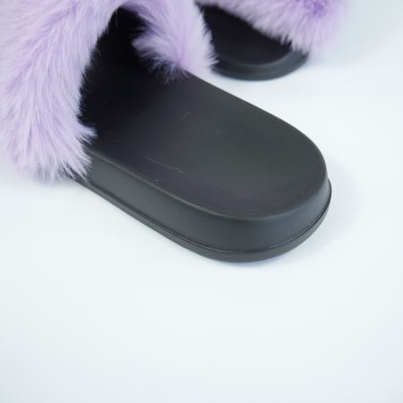 Вот как правильно называются такие тапочки на русском языке для поиска или покупки:  Основные варианты названий: Женские уличные тапочки на резиновой подошве, фиолетовые