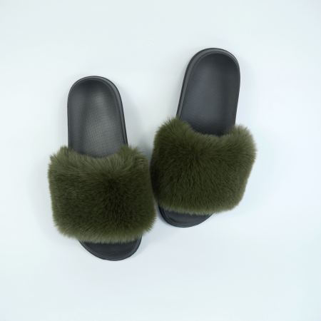 Жіночі тапочки для вулиці, зелені — на резиновій підошві