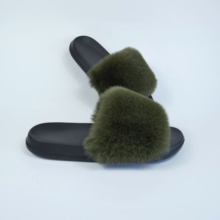 Жіночі тапочки для вулиці, зелені — на резиновій підошві